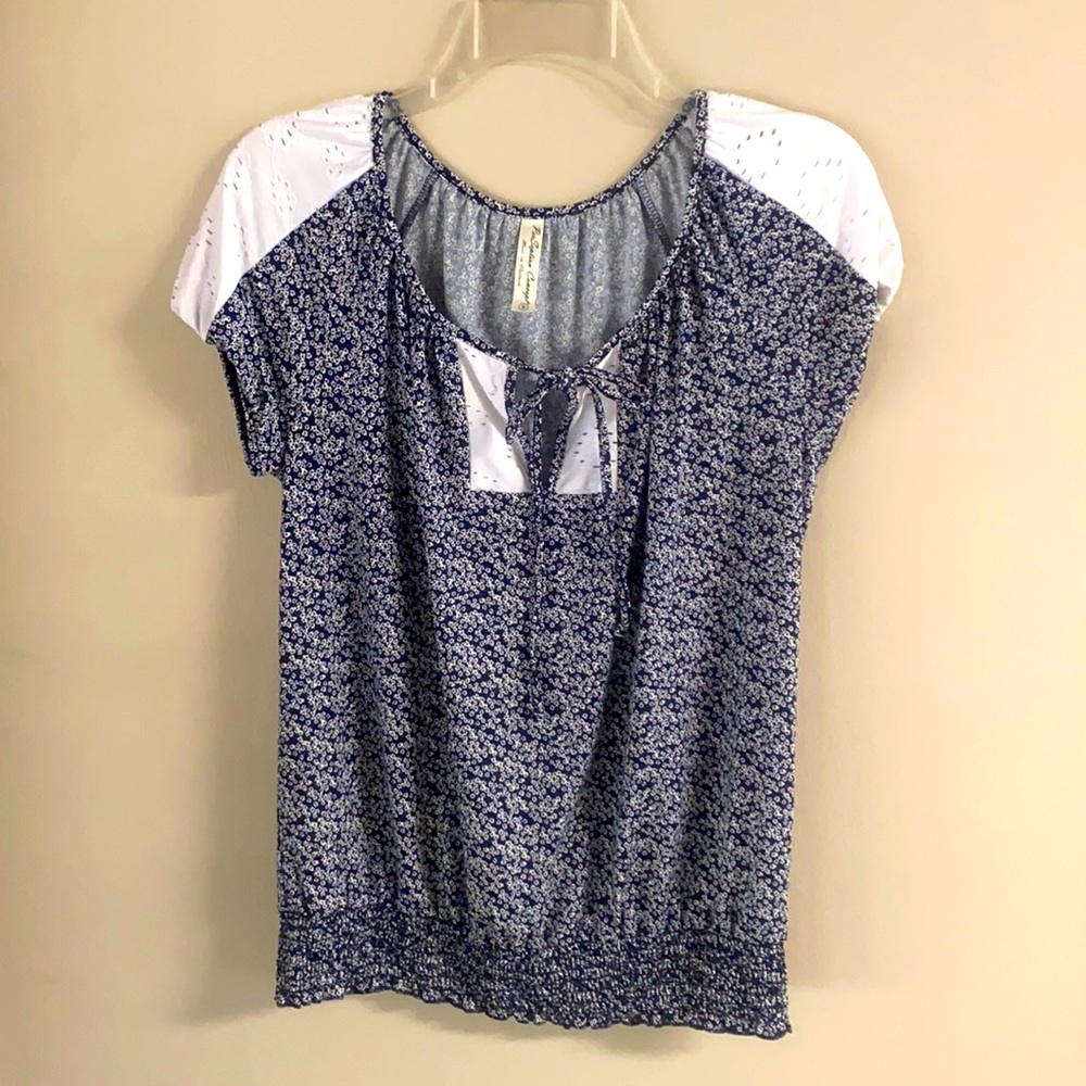 Blue and white flower shirt with elastic waist